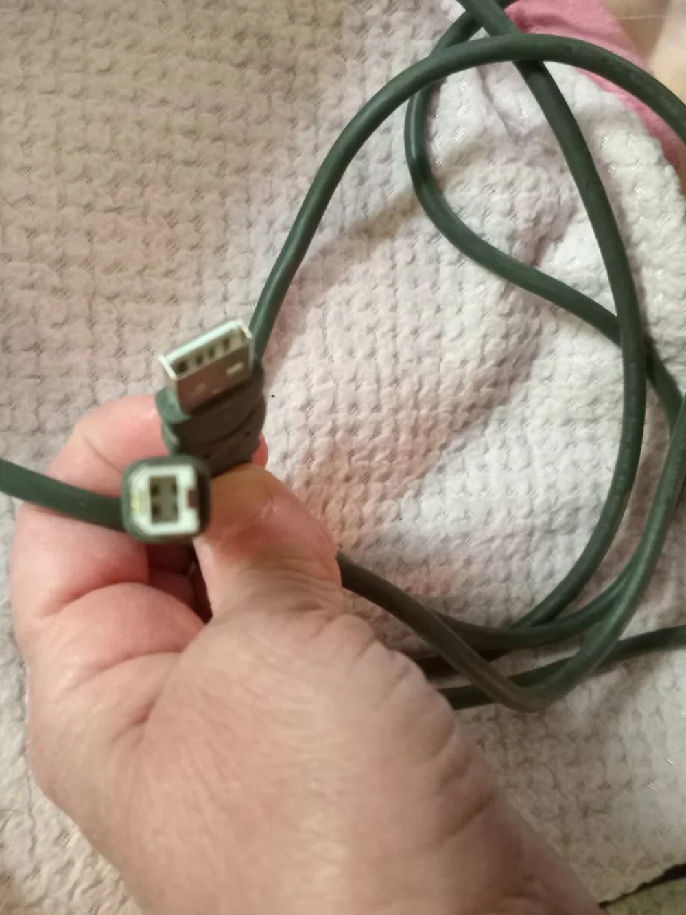 VARIOUS PRE-OWNED CABLES INCL. LAN, ETHERNET & USB CABLES FOR DATA TRANSFER
